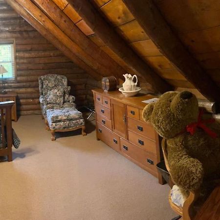 Acorn Resort A Unique Retreat Cabin, 13 Acres Land 블루밍턴 외부 사진