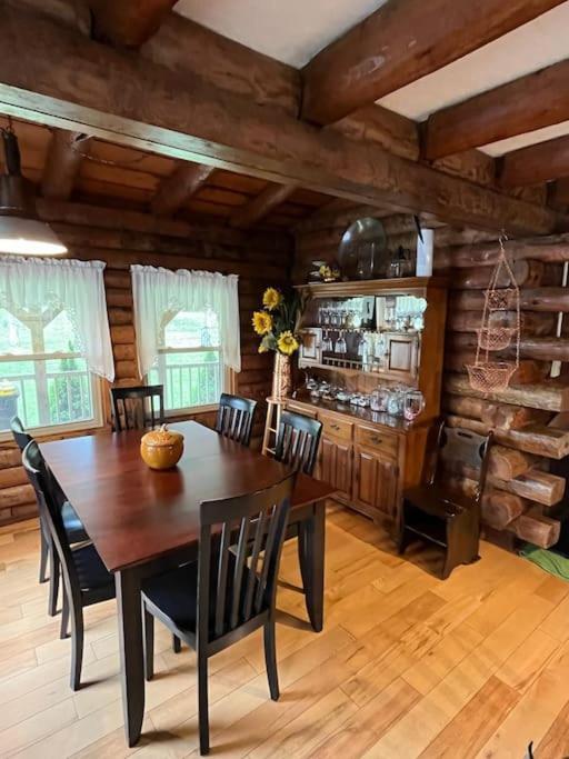 Acorn Resort A Unique Retreat Cabin, 13 Acres Land 블루밍턴 외부 사진