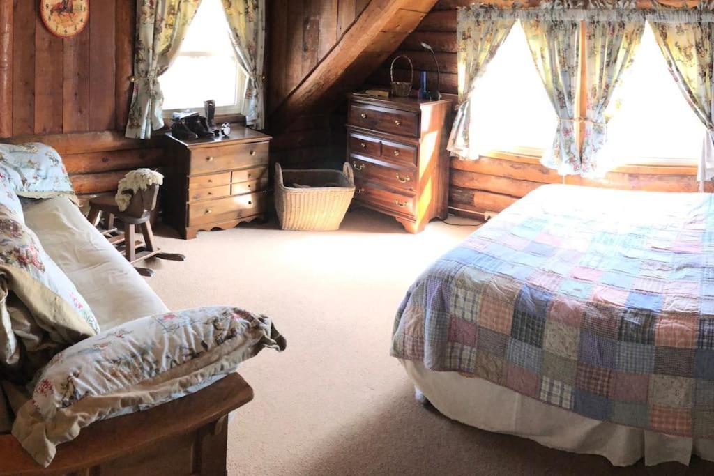 Acorn Resort A Unique Retreat Cabin, 13 Acres Land 블루밍턴 외부 사진