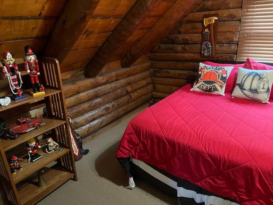 Acorn Resort A Unique Retreat Cabin, 13 Acres Land 블루밍턴 외부 사진