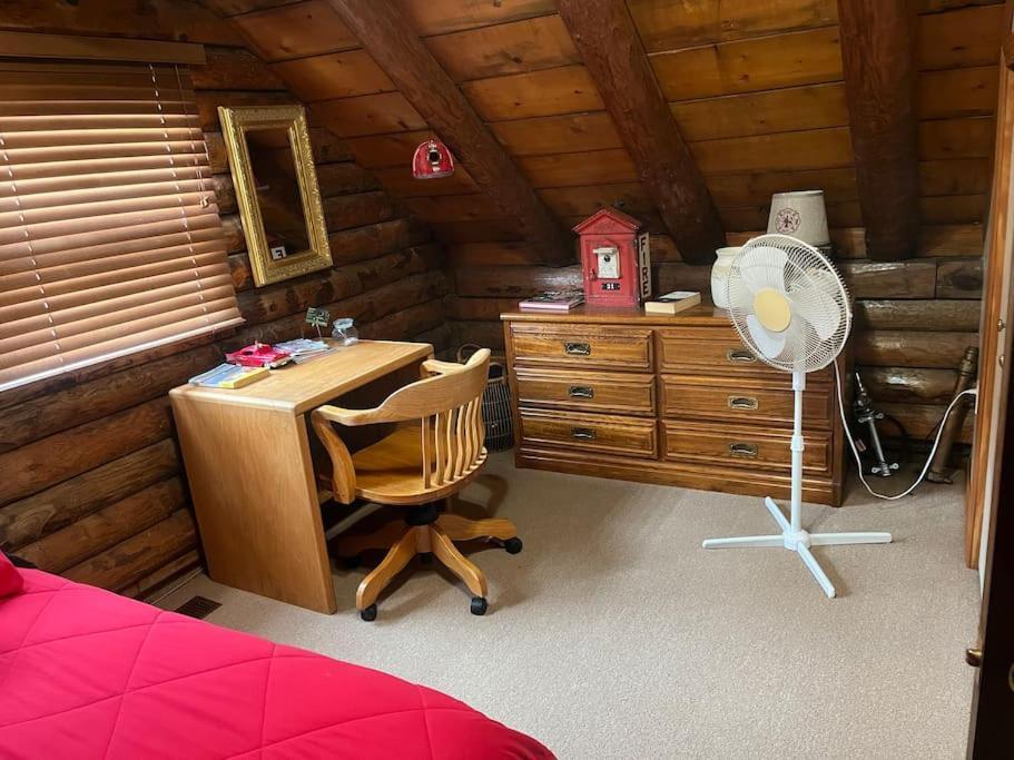 Acorn Resort A Unique Retreat Cabin, 13 Acres Land 블루밍턴 외부 사진