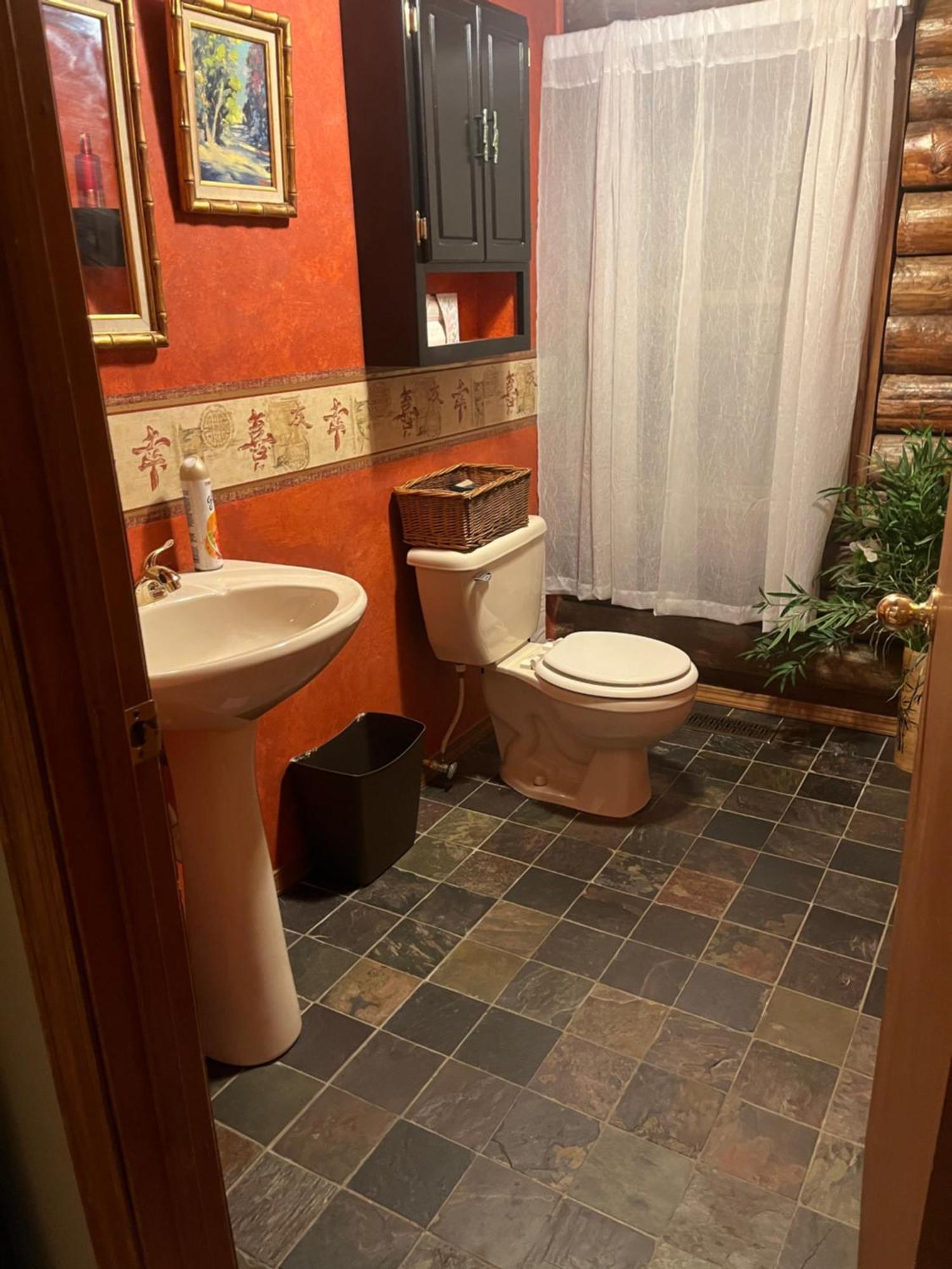 Acorn Resort A Unique Retreat Cabin, 13 Acres Land 블루밍턴 외부 사진